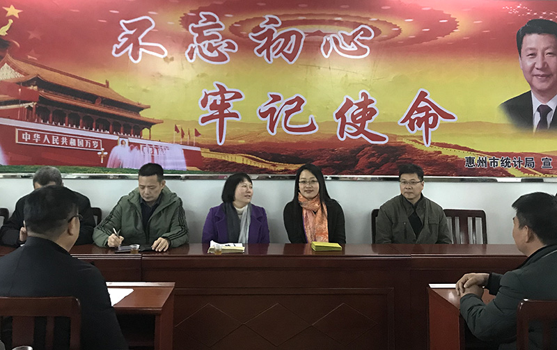 市统计局赵局长、首页-澳门(金沙)官网网站首页公司慰问组与贫困村民面对面交流