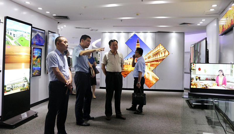 九江开发区管委会叶心林主任一行参观首页-澳门(金沙)官网网站首页公司产品展台
